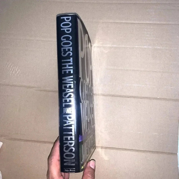 Fiction book, Pop Goes the Weasel (Alex Cross, 5) Hardcover – October 19, 1999 - Picture 4 of 6